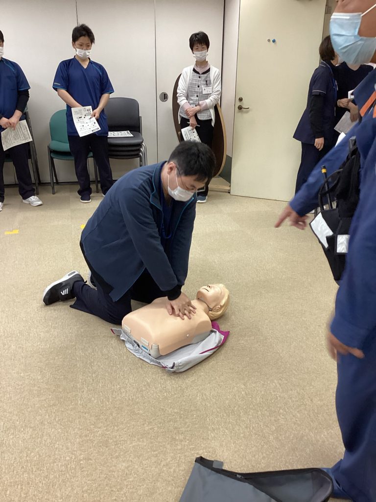 避難訓練と心肺蘇生訓練